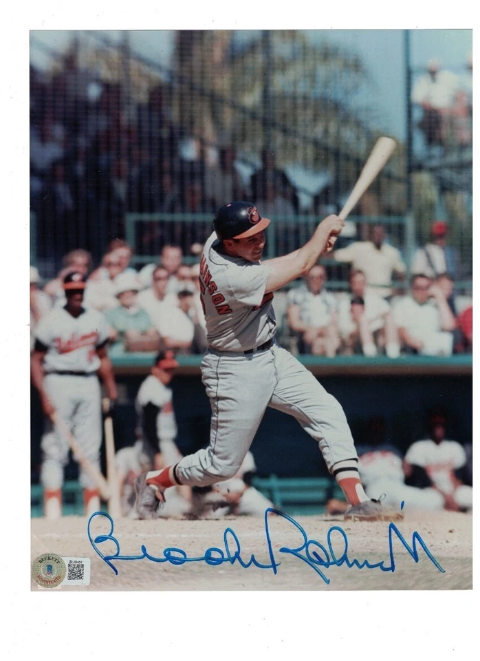 Brooks Robinson Baltimore Orioles Signed 8" x 10" Photo Beckett Certified - Image 1 of 1