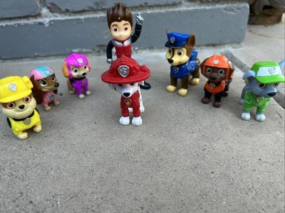 Lote de 8 estatuillas de la Patrulla Canina Foto 1 de 4