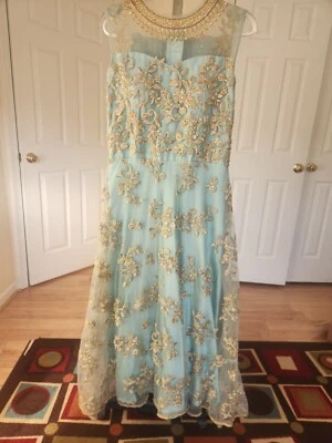 churidar salwar kameez Foto 1 de 3