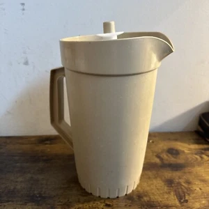 Vintage TUPPERWARE Light Brown 2 Quart Pitcher w/ Push Button Lid USA - Picture 1 of 7
