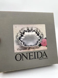 Vintage Oneida Chippendale Round Bowl Stainless Silverplate Holiday Tableware - Picture 1 of 6