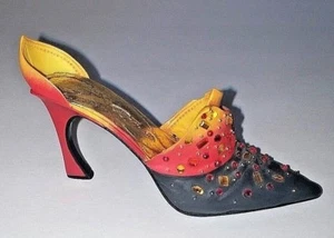Just The Right Shoe (2001) Raine Passion's Flame #25152 Miniature Shoe Collector - Picture 1 of 6