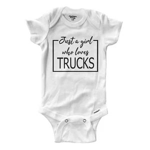 Just A Girl Who Loves Trucks Geschenk Baby Kleinkind Einteiler Body Einteiler Kleidung - Bild 1 von 1