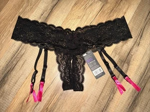 Lovehoney NEGRO Encaje Rosa Cinta ENTREPIERNA DIVIDIDA Tirantes (Ligas) Tanga M/L Nuevo con Etiquetas - Imagen 1 de 9