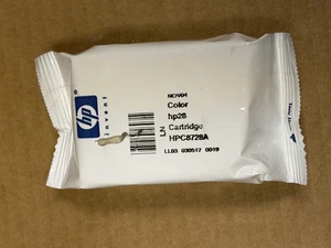 Confezione Originale HP 28 Tri-Color Cartuccia Inchiostro Nuova, Sigillata nella Confezione - Foto 1 di 3