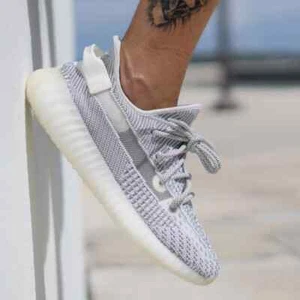 Adidas Yeezy Boost 350 V2 Herren Turnschuhe Größe UK 8,8,5,9,9,5,10,5,11,5 - Bild 1 von 9