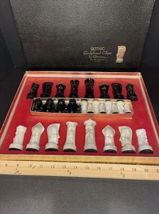 1957 Pacific Game Co. Ganine Set Scacchi Scolpito Gotico Edizione Salone - Foto 1 di 13