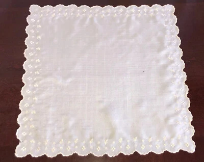 "De colección Delicado Pañuelo Seda Marfil Bordes Festoneados Diseño Floral Hecho a Mano 12"" Defecto" Foto 1 de 4