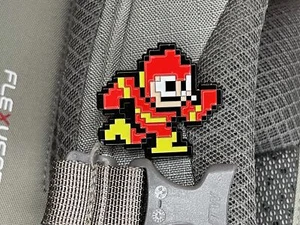 ¡Pin esmalte Megaman Sprite Flash-Man! Blacklight - Imagen 1 de 3