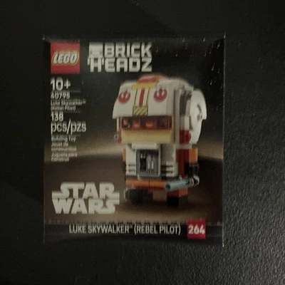 LEGO Brickheadz 40795 Star Wars Luke Skywalker Rebel Pilot - Image 1 of 2