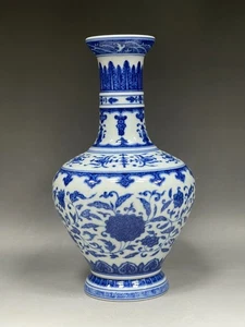 W Beautiful Chinese Qing dynasty blue and white Porcelain Vase - Picture 1 of 9