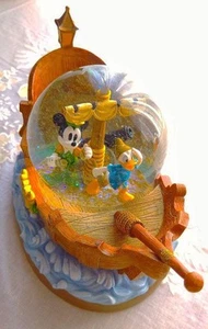 Disney Snow Globe - Picture 1 of 9