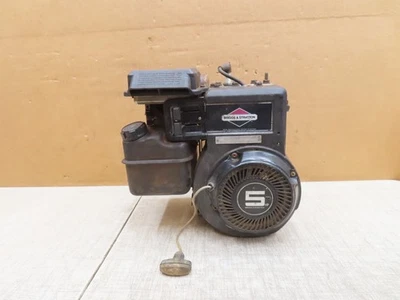 DE COLECCIÓN 1995 BRIGGS & STRATTON 5 HP MODELO 135212 MOTOR EJE HORIZONTAL TIENE CHISPA Foto 1 de 4