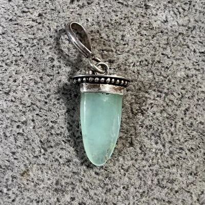 Vintage Artisan Handmade Green Chalcedony Sterling Silver Pendant - Imagem 1 de 4