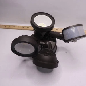 Halo Outdoor Integrated LED Flood Light w/ Round Triple Head 27W TGS3S403MRRB - Picture 1 of 4