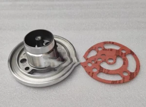 1set New FIT Cummins HEAD,LUB OIL FILTER 3918334 With sealing gasket - Picture 1 of 4