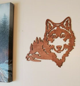 Hermoso lobo hecho a medida con acento de árboles para tus arreglos de fotos. - Imagen 1 de 2