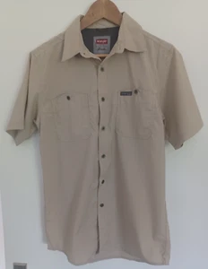 Camicia uomo WRANGLER serie Outdoor kaki beige piccoli bottoni metallo manica corta - Foto 1 di 8