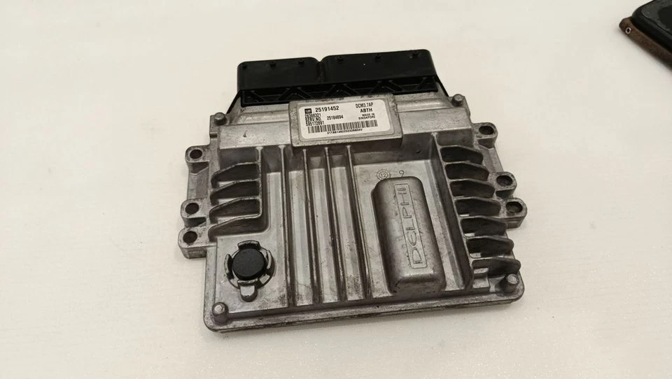 Modulo centralina motore Opel Antara 2013 25184894 ECU ALD16046 - Immagine 1 di 4