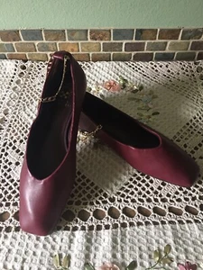 Vince Camuto Womens Chain Latenla SlipOn Plum/Burgundy Leather Ballet Flats 8M - Picture 1 of 8