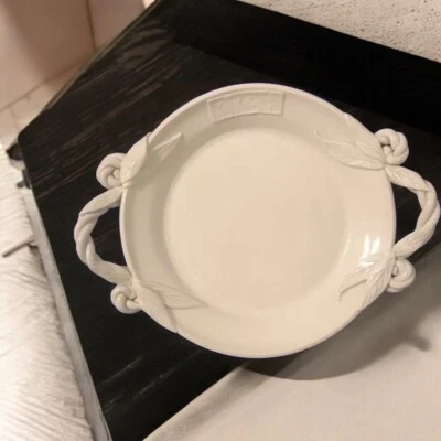 RICA cerámica/porco hecha a mano. Plato D de 10,5" blanco roto con asas hojas 3D  Foto 1 de 4
