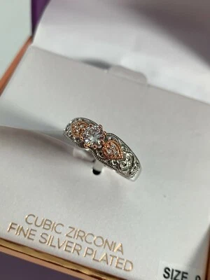 Anillo Lirio y Encaje Talla 9 Plateado Dos Tonos Circonita Cúbica Nuevo En Caja Foto 1 de 4
