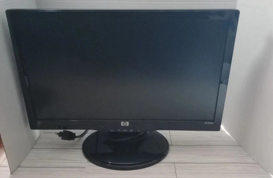 HP S1931a 18.5" 1366x768 LCD DVI-D VGA Monitor - Tested - Image 1 of 4