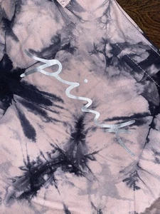 VS PINK NWT Huge Tote Bag Zip Pockets Blk&Pink Out Of Stock On Site TyeDye R$50 - Picture 1 of 8