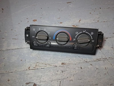 99-02 Chevrolet Silverado HVAC Heater Climate Control Module 15054697 - Image 1 of 4