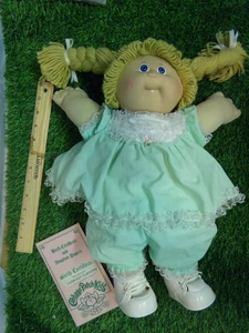 CABBAGE PATCH KIDS DOLL COLECO   GIRL   COMPLETE, w/cert  BUTTERSCOTCH HAIR - Picture 1 of 5