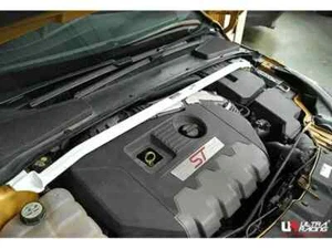 Barra delantera de puntales de 2 puntos para FORD FOCUS ST 2.0T 2012-18 MK3 Ultra Racing TW2-3109 - Imagen 1 de 4
