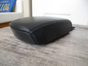 2003-2004 Volvo S40 Center Console Lid Armrest OEM Black Leather Clean CA Car - Foto 1 di 13