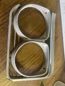 C249. 1966 Buick Special Headlight Bezels - Foto 1 di 18