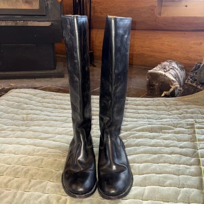 Botas Frye Femininas Tamanho 8 Melissa Botão Traseiro Zíper Couro Preto Alto Sapatos de Equitação - Imagem 1 de 4