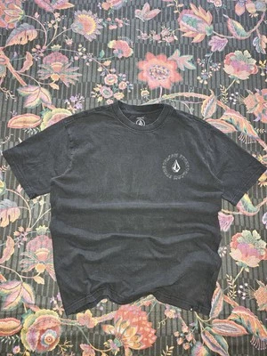 Skate Tee x Streetwear x Volcom Black Tee x Stone Star Shield x Black T Shirt - Immagine 1 di 4