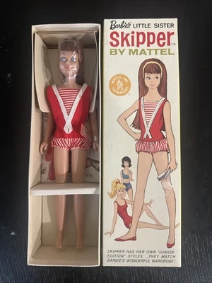 芭比的小妹妹船长黑发娃娃全新 1963 年美泰 #0950 密封完好 — 第 1/4 张图片