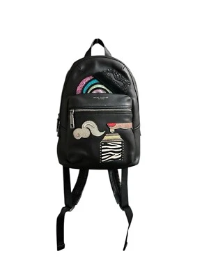 Bolso Mochila Marc Jacobs Cuero Negro con Diseños Coloridos y Bolsa Antipolvo Foto 1 de 4