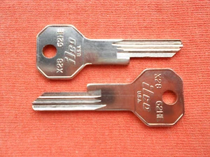 2 ROLLS ROYCE SILVER SHADOW CORNICHE KEY BLANKS 1970 - 1980 - Picture 1 of 1