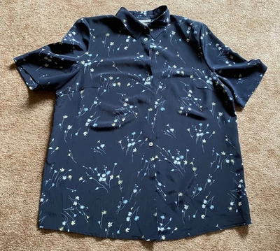 •♥• DAY to DAY Damenbluse Oberteil Bluse kurzarm blau Blumen Gr. 48 •♥• - Bild 1 von 4