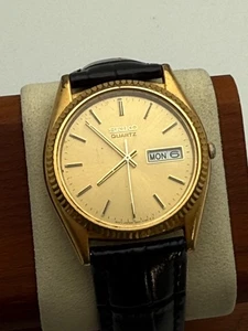 Seiko 7N82-8A00 Quartz Gold President-Style Uhr geriffelte Lünette | neue Batterie - Bild 1 von 10