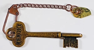 Colgante/prop. de metal raro vintage de latón "llave esqueleto de memoria" - Imagen 1 de 3
