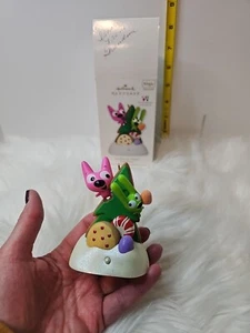 2010 Hoops & Yoyo GOODIES for SANTA Hallmark MAGIC Ornament with Box - Voice - Picture 1 of 5