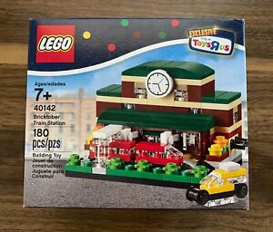 *NEW* LEGO 40142 Toys R Us Exclusive BRICKTOBER TRAIN STATION *Vintage*