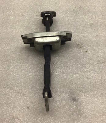 Toyota Corolla 2009 2010 puerta delantera izquierda tapón de retención OEM Foto 1 de 4