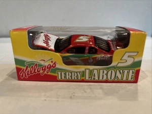 ACTION 1/64 diecast #5 Kelloggs Terry Labonte 2000 Monte Carlo 1 of 2520 - Picture 1 of 3