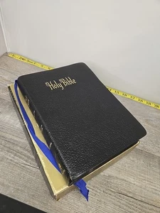 HOLY BIBLE Red Letter Ed. Gold Page Edge References Family Leather King James - Foto 1 di 24