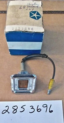 Marcador delantero derecho Mopar 2853696 1968 Chrysler New Yorker, Newport, Nuevo de Lote Antiguo Foto 1 de 3