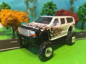 FORD F550, Custom G5 Lift kit for 1/64 scale, super mud "V" tread rubber tires - Picture 1 of 4