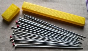 SELECTION of VINTAGE KNITTING NEEDLES in CASE (12 pairs) - Picture 1 of 3