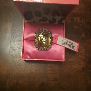 Vintage BETSEY JOHNSON Halloween Crystal Spider Ring Size 7.5 NWT Defects - Picture 1 of 12